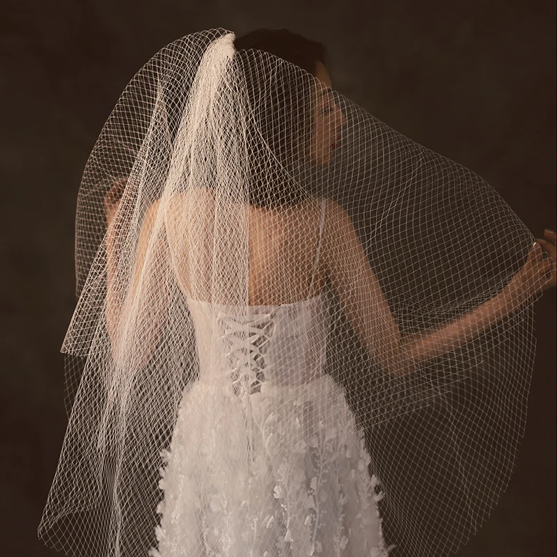 Ivory Hole Mesh Vintage Short Wedding Veils Length to Hips Fingertip Veils for Women Two Layer Bridal Veils Wedding Accessories
Ivory Hole Mesh Vintage Short Wedding Veils Length to Hips Fingertip Veils for Women Two Layer Bridal Veils Wedding Accessories