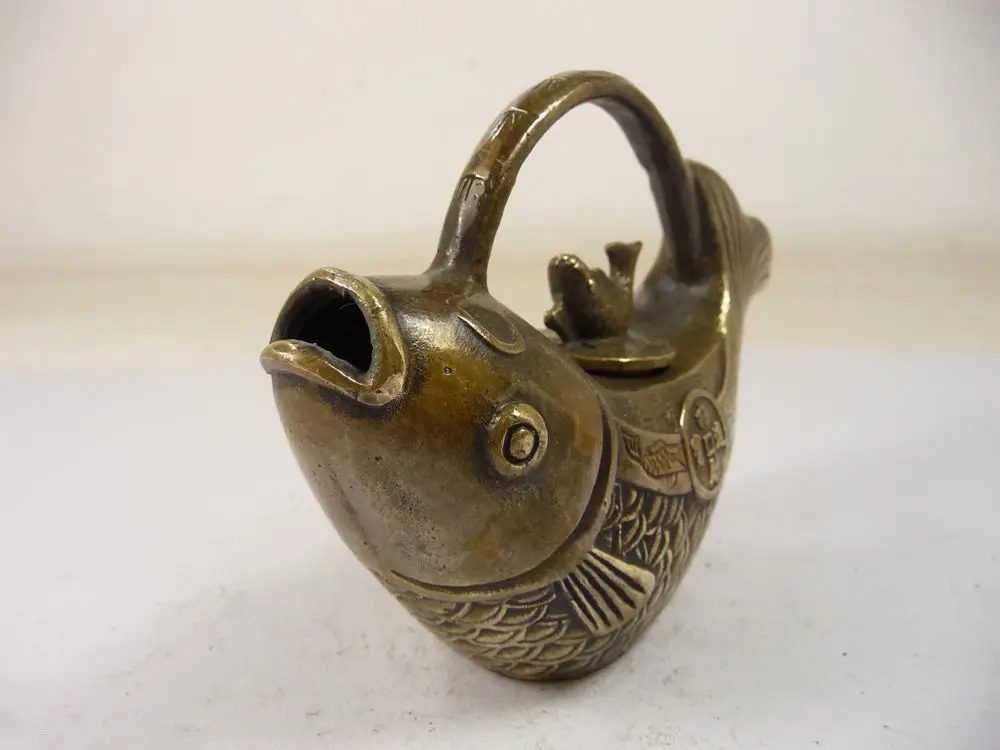 4 inch / collectible china handwork old copper carved fish shape superb teapot Free shipping
4 inch / collectible china handwork old copper carved fish shape superb teapot Free shipping