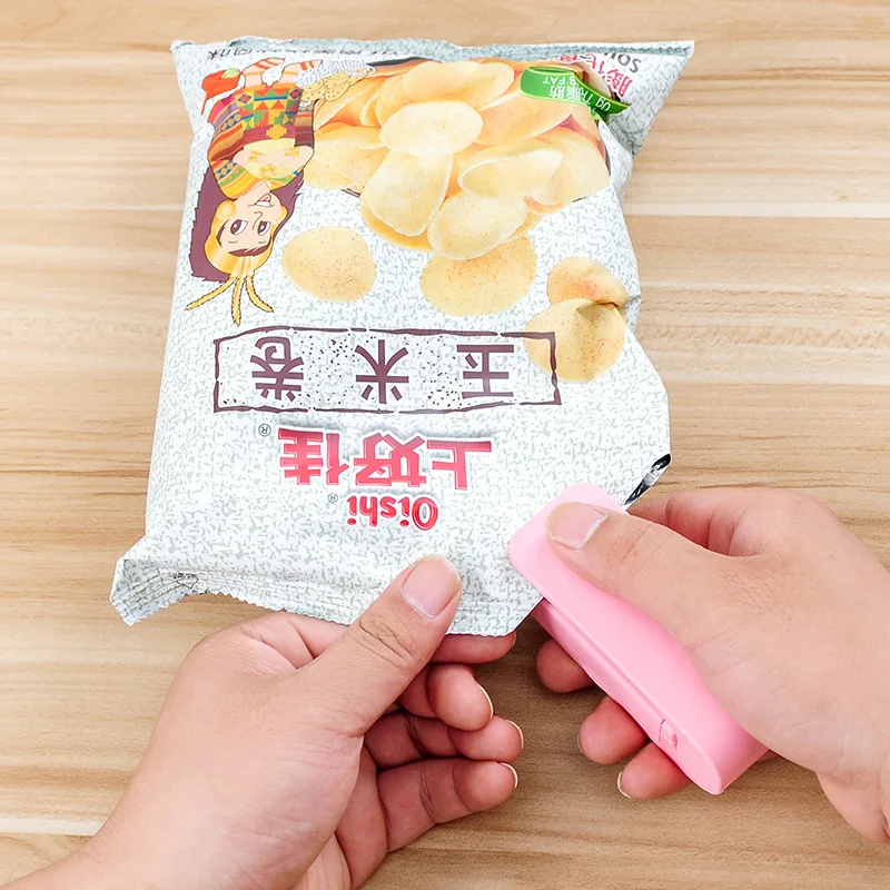 Portable Plastic Food Snacks Bag Sealing Machine Mini Sealer Home Heat Bag Food Packaging Kitchen Storage Bag Clips Wholesale
Portable Plastic Food Snacks Bag Sealing Machine Mini Sealer Home Heat Bag Food Packaging Kitchen Storage Bag Clips Wholesale