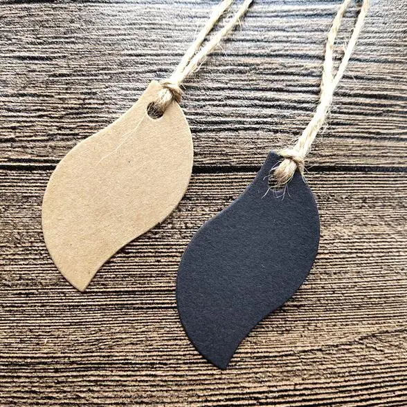 100pcs/lot 2colors MINI tags 3x5cm black Kraft paper Blank Hang tag Retro Gift Hang tag Clothing label
100pcs/lot 2colors MINI tags 3x5cm black Kraft paper Blank Hang tag Retro Gift Hang tag Clothing label