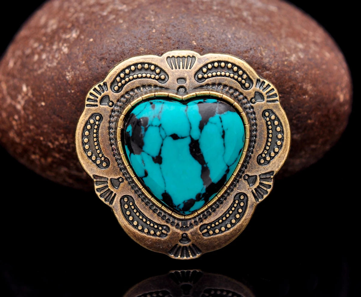 

30mm Antique Brass Tribal Flower Carved Love Heart Turquoise Leather Conchos For Belt Bag Leathercraft Wallet Decor Screwback