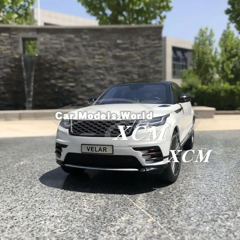 Литая под давлением модель автомобиля для ЖК дисплея Velar 1:18 (белый) + маленький