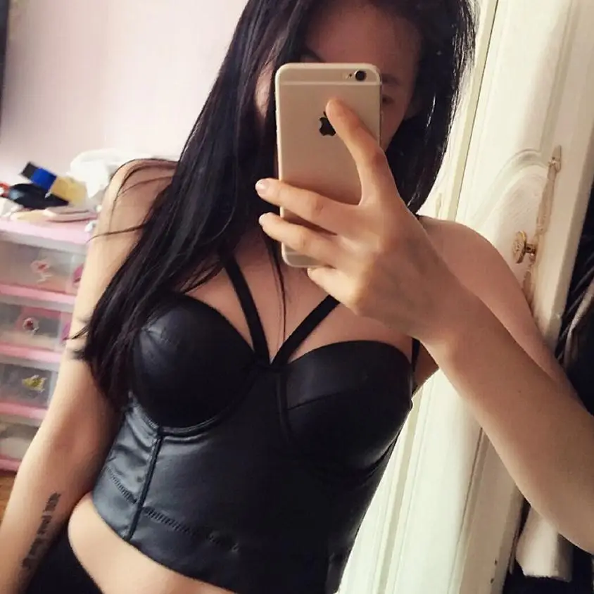 fashion bra tops 2020 New Matt PU Leather Cut Cross Bralet Women's Bustier Bra Night Club Party Cropped Top Vest wj409
fashion bra tops 2020 New Matt PU Leather Cut Cross Bralet Women's Bustier Bra Night Club Party Cropped Top Vest wj409
