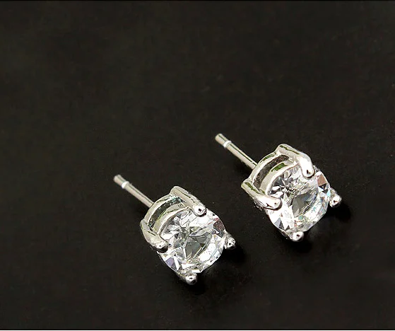 White Gold Color 4 Prongs 6mm Sparkling Genuine Crystals From Swarovski Stud Earrings Fashion Jewelry
White Gold Color 4 Prongs 6mm Sparkling Genuine Crystals From Swarovski Stud Earrings Fashion Jewelry