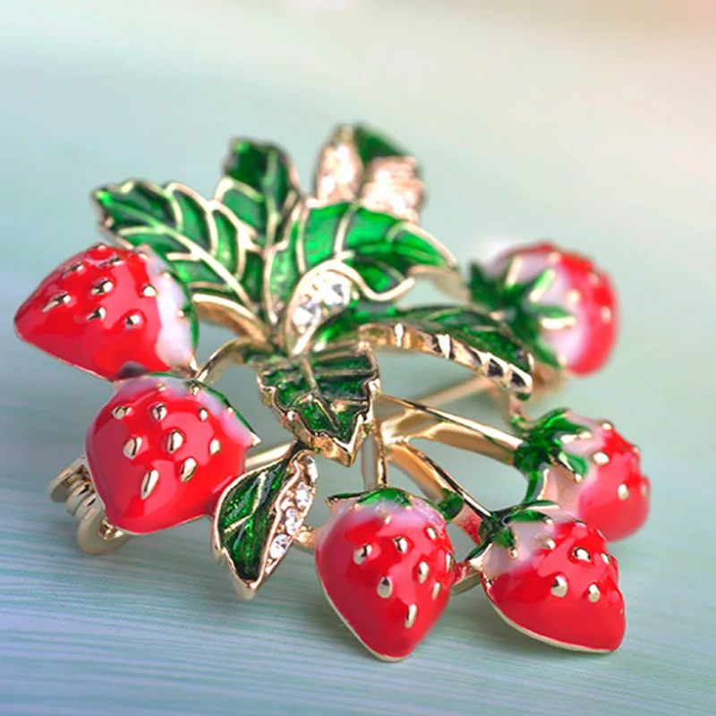 

12pcs/lot Wholesale Red Strawberry Brooches Women Party Gifts Fashion Women's Enamel Brooch Pin Hats Accessories Flower Broches