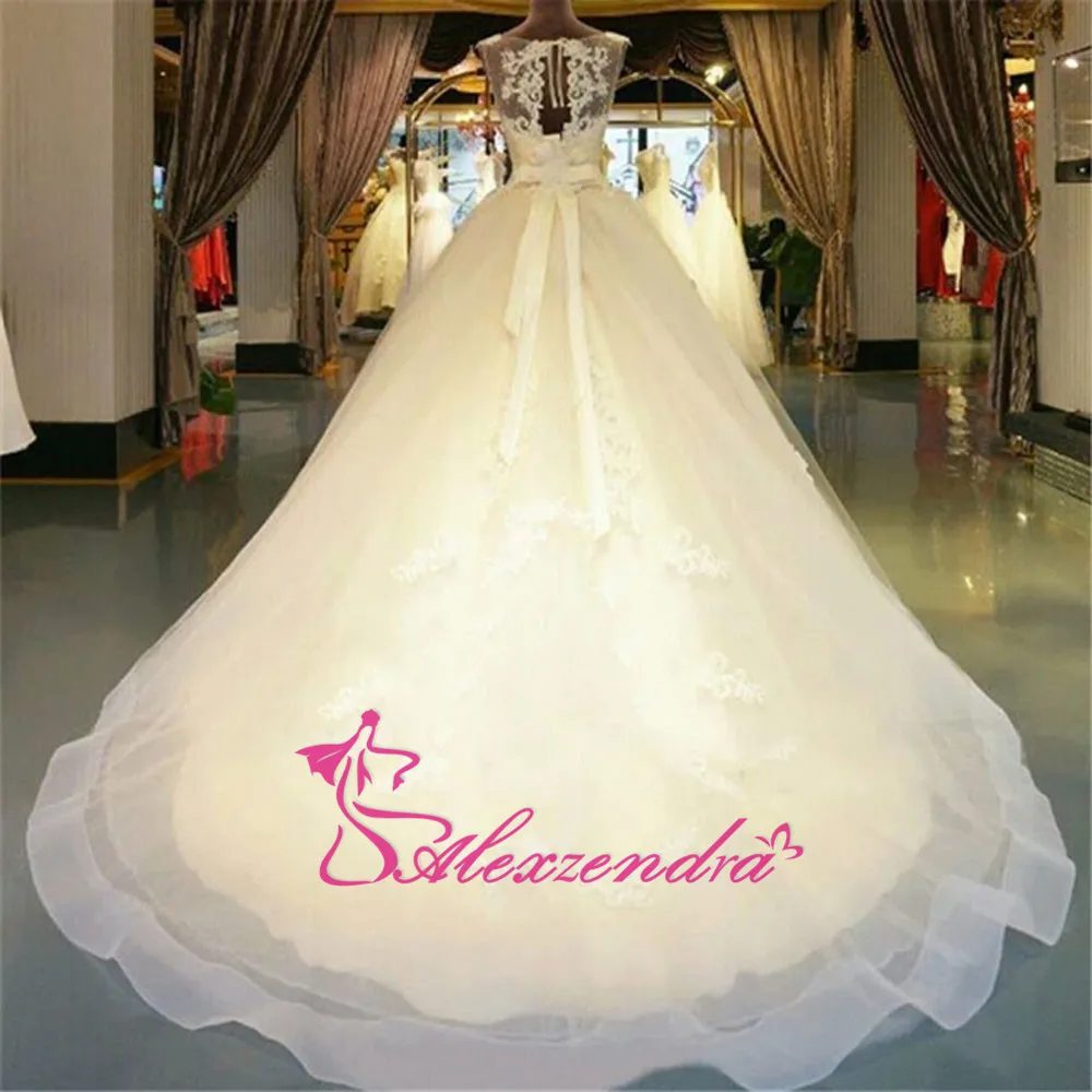 Real Photo Beads Bodice White Ball Gown Wedding Dresses Applique Lace Gorgeous Bridal Gowns Vestido De Noiva
Real Photo Beads Bodice White Ball Gown Wedding Dresses Applique Lace Gorgeous Bridal Gowns Vestido De Noiva