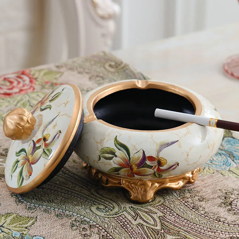 European Ceramic ashtray cover with large living room office windproof ashtray Home Furnishing Hotel decor decoration
European Ceramic ashtray cover with large living room office windproof ashtray Home Furnishing Hotel decor decoration