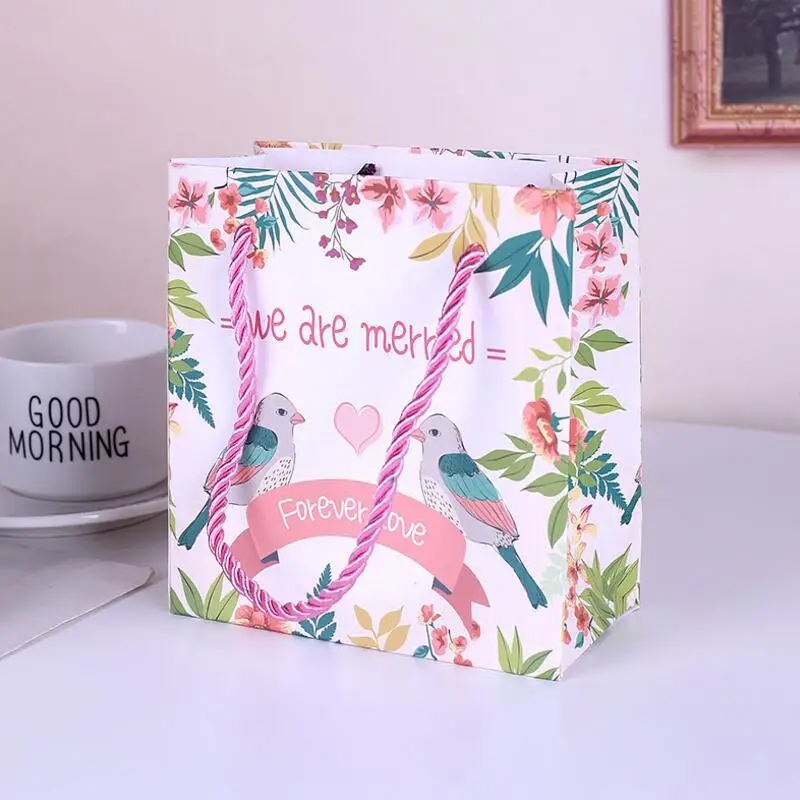 10pcs/lot Wedding Favor Handbag Wedding Candy Box Casamento Engagement Sweet Gifts Bags Event & Party Supplies
10pcs/lot Wedding Favor Handbag Wedding Candy Box Casamento Engagement Sweet Gifts Bags Event & Party Supplies