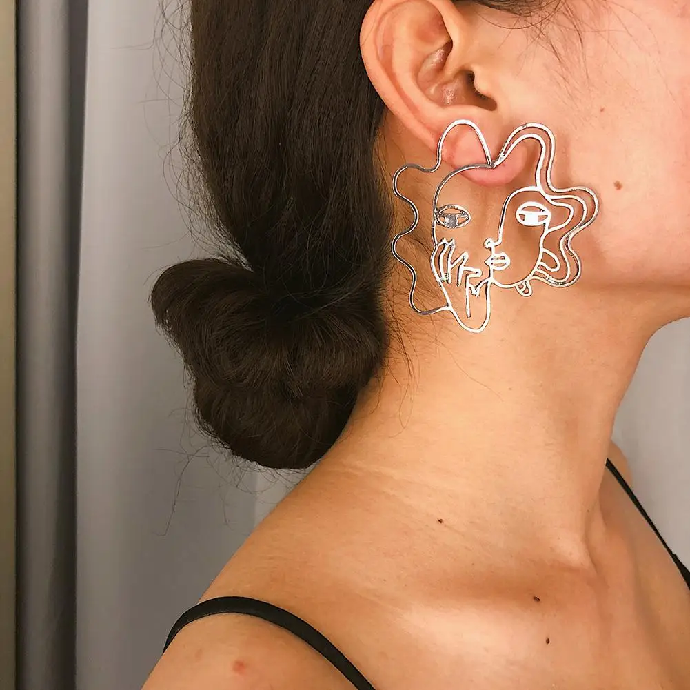 Creative Women Hollow Abstract Face Charm Statement Stud Earrings Party Jewelry New Hot
Creative Women Hollow Abstract Face Charm Statement Stud Earrings Party Jewelry New Hot