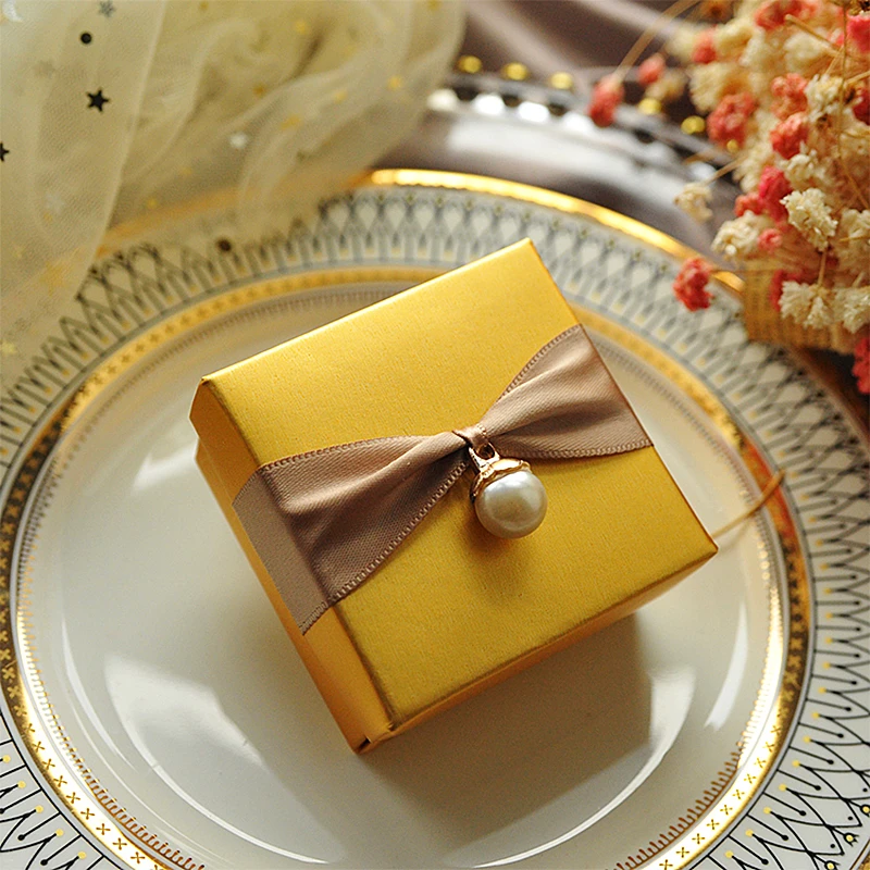 50pcs lot Unique Paper Candy favor holder Chocolate container Anniversary Wedding Party favors gifts boxes wholesales for guests
50pcs lot Unique Paper Candy favor holder Chocolate container Anniversary Wedding Party favors gifts boxes wholesales for guests