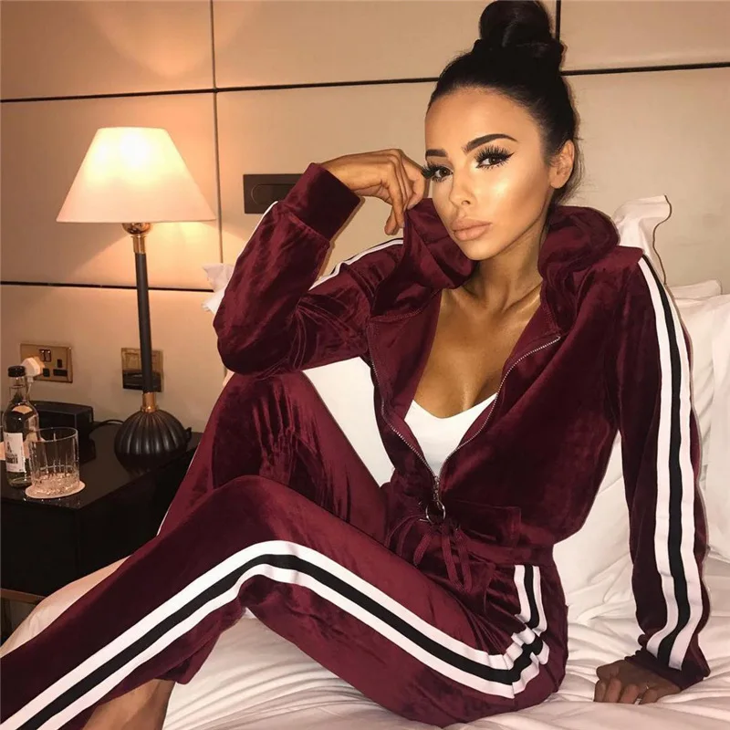 velvet tracksuits New Women Sportswear Autumn Winter Warm Two Piece Set top and pants Home Clothing lounge wear suit twinset
velvet tracksuits New Women Sportswear Autumn Winter Warm Two Piece Set top and pants Home Clothing lounge wear suit twinset