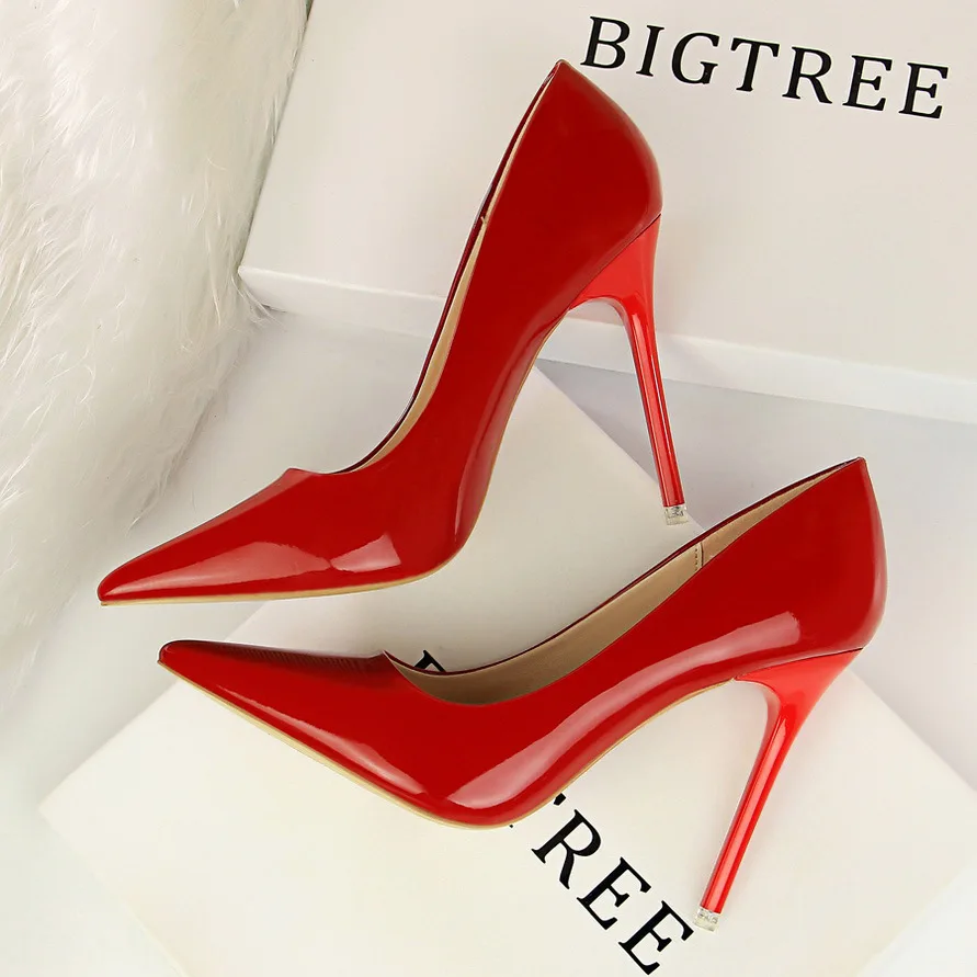 Fashion high heels women pumps 10.5CM thin heel Patent leather Sexy Nightclub Pointed Toe sexy prom wedding shoes
Fashion high heels women pumps 10.5CM thin heel Patent leather Sexy Nightclub Pointed Toe sexy prom wedding shoes