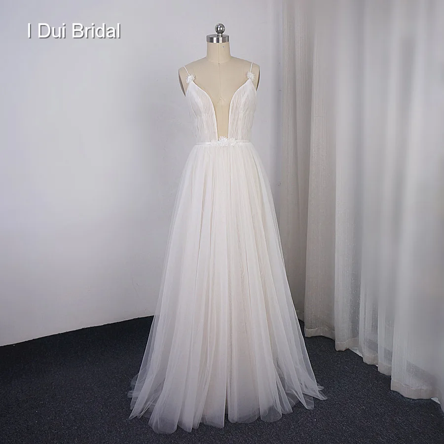 Spaghetti Strap A line Beach Wedding Dress Light Bridal Gown Plunging Neckline Pleated Corset Simple Design
Spaghetti Strap A line Beach Wedding Dress Light Bridal Gown Plunging Neckline Pleated Corset Simple Design