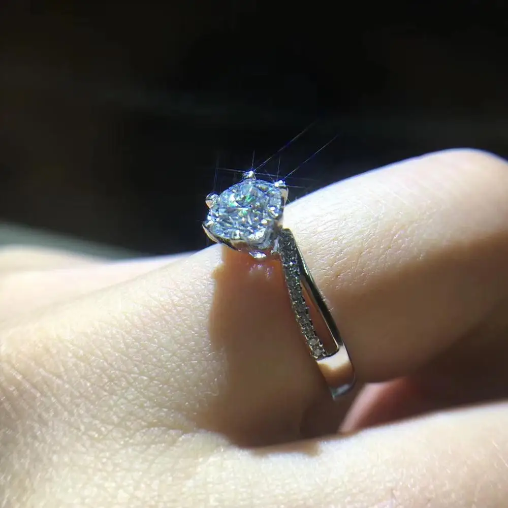 Poetry Of Jew Store Round Silver Moissanite Ring 1ct D VVS Luxury Moissanite Weding Ring for Women
Poetry Of Jew Store Round Silver Moissanite Ring 1ct D VVS Luxury Moissanite Weding Ring for Women