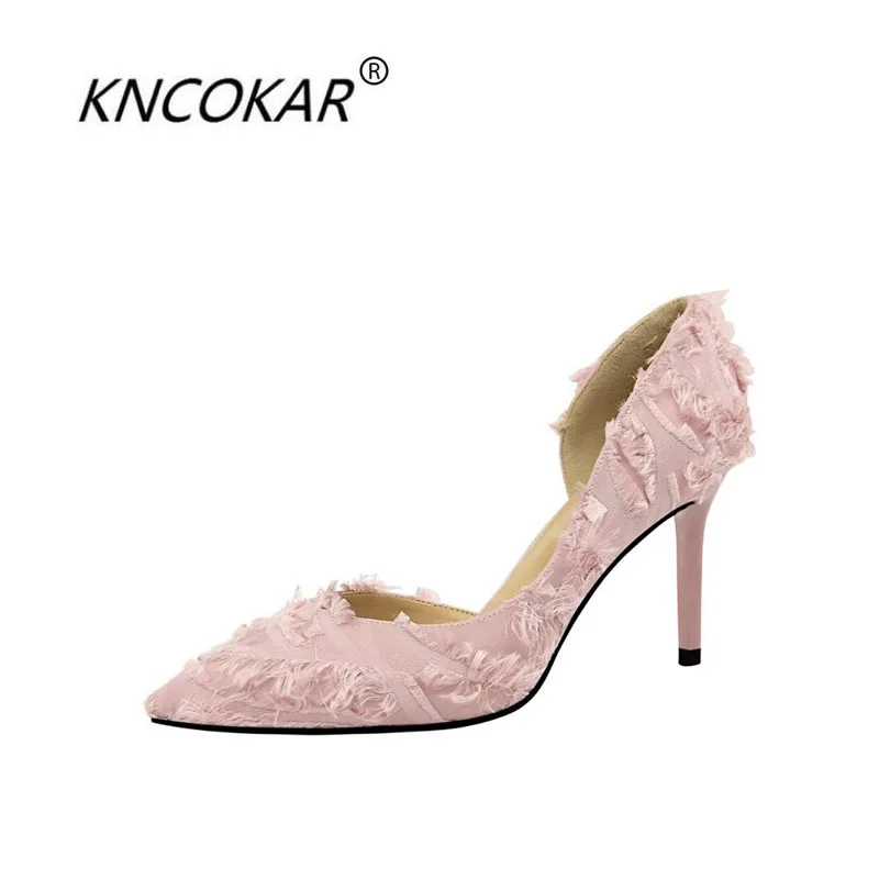 KNCOKAR Fashionable silks and satins are slim, high-heeled and light with sweet woolen slits on the pointed side
KNCOKAR Fashionable silks and satins are slim, high-heeled and light with sweet woolen slits on the pointed side