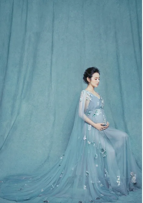 2018 Fashion Royal Style lace Maternity Dress Pregnant Photography Props Pregnancy maternity photo shoot long dress Nightdress
2018 Fashion Royal Style lace Maternity Dress Pregnant Photography Props Pregnancy maternity photo shoot long dress Nightdress