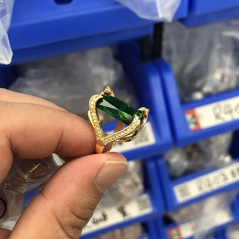 Luxury Big green Gem rings Jewelry Gold Color Rectangle Stone finger rings New Women Engagement Wedding Fashion Accessories
Luxury Big green Gem rings Jewelry Gold Color Rectangle Stone finger rings New Women Engagement Wedding Fashion Accessories