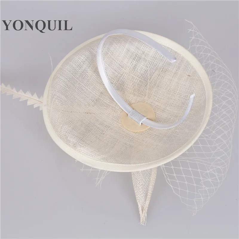 Sinamay Fascinator Headwear Sinamay With Veils Feather Cocktail Hats Wedding Millinery Hair Accessories 17 Color High Quality
Sinamay Fascinator Headwear Sinamay With Veils Feather Cocktail Hats Wedding Millinery Hair Accessories 17 Color High Quality