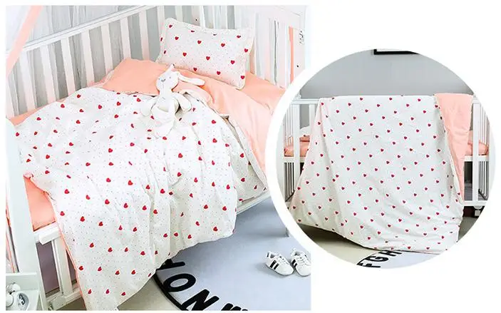 With Filling Pink strawberry Newborn Baby Bed Set Crib Blanket Cot Set for Infant постельное белье ,Duvet /Sheet/Pillow
With Filling Pink strawberry Newborn Baby Bed Set Crib Blanket Cot Set for Infant постельное белье ,Duvet /Sheet/Pillow