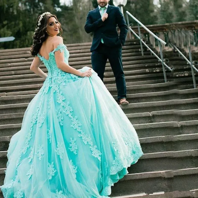 Amazing Off shoulder Lace Ball Gown Appliques evening Dresses 2020 Lace up Tulle Puffy Prom party Dress Vestido De Festa
Amazing Off shoulder Lace Ball Gown Appliques evening Dresses 2020 Lace up Tulle Puffy Prom party Dress Vestido De Festa