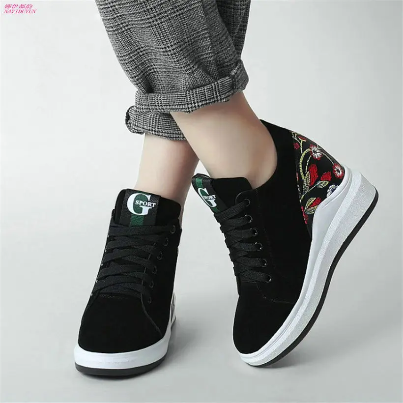 2022 Fashion Sneakers Women Lace Up Cow Suede Leather High Heel Ankle Boots Female Round Toe Wedges Platform Pumps Casual Shoes
2022 Fashion Sneakers Women Lace Up Cow Suede Leather High Heel Ankle Boots Female Round Toe Wedges Platform Pumps Casual Shoes