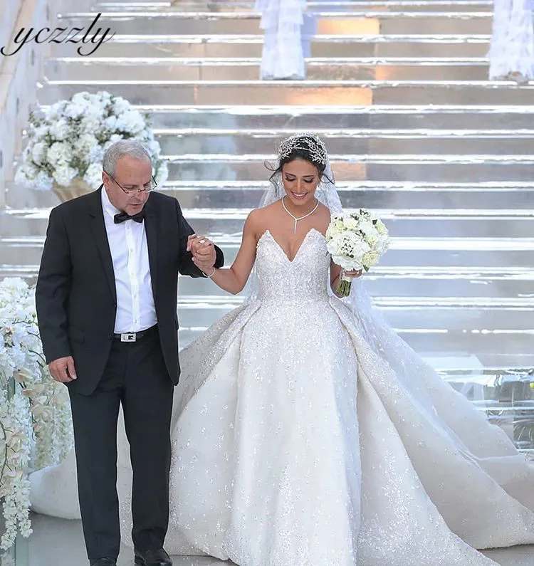 Luxury Wedding Dress 2019 Gorgeous Arabic Dubai Ball Gown Sweetheart Pearls Crystal Diamond Wedding Dress With Detachable Skirt
Luxury Wedding Dress 2019 Gorgeous Arabic Dubai Ball Gown Sweetheart Pearls Crystal Diamond Wedding Dress With Detachable Skirt