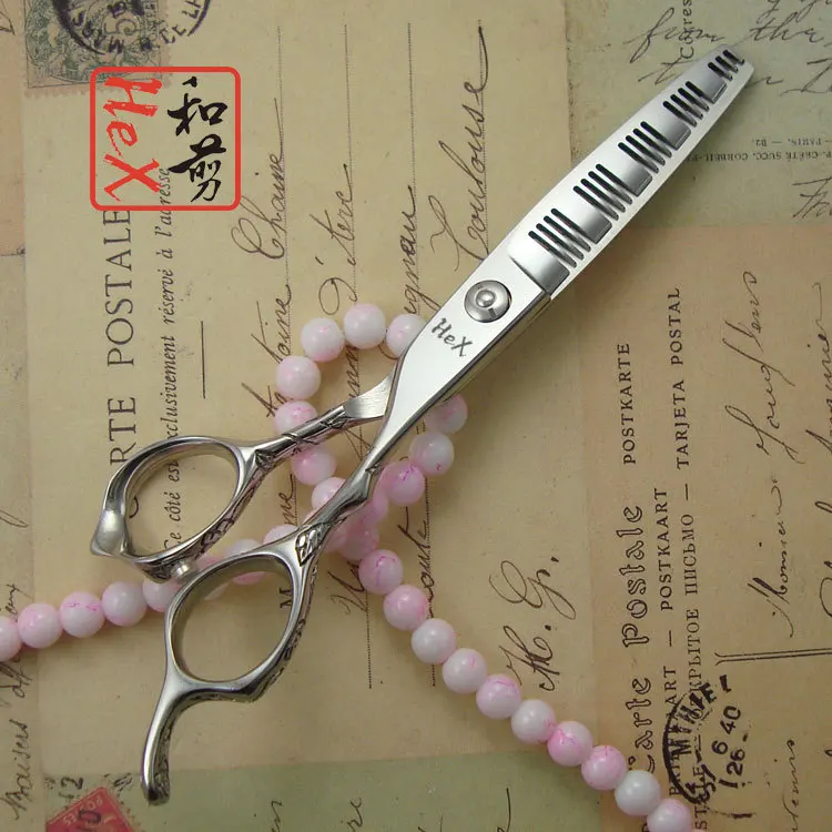 Японские филировочные ножницы SUS440C rose с гравировкой, 19 Зубцов, для профессионального использования в парикмахерской
Японские филировочные ножницы SUS440C rose с гравировкой, 19 Зубцов, для профессионального использования в парикмахерской