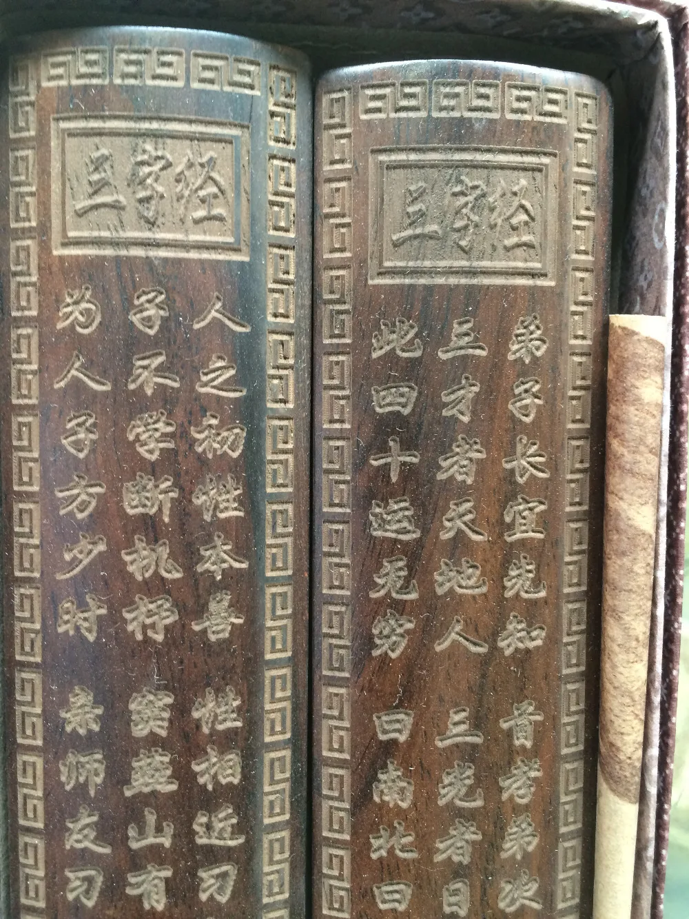 Ancient Chinese painting and calligraphy auxiliary products make the paper smooth wood Carved many Chinese words
Ancient Chinese painting and calligraphy auxiliary products make the paper smooth wood Carved many Chinese words