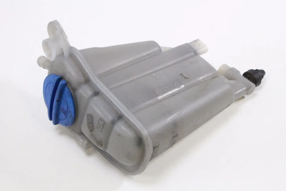 Radiator Coolant Reservoir Overflow Expansion Tank For 2009 - 2014 AUDI A4 8K QUATTRO 2.0 8K0 121 403G
Radiator Coolant Reservoir Overflow Expansion Tank For 2009 - 2014 AUDI A4 8K QUATTRO 2.0 8K0 121 403G