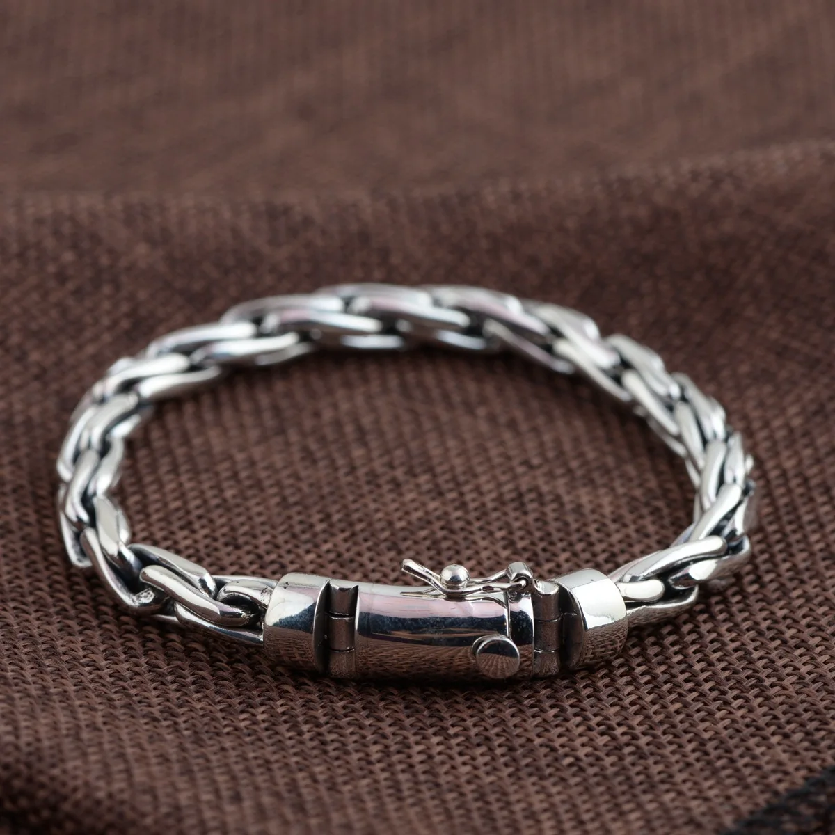 925 sterling silver bracelet hand-woven fashion personality men bracelet Man's silver bracelet
925 sterling silver bracelet hand-woven fashion personality men bracelet Man's silver bracelet
