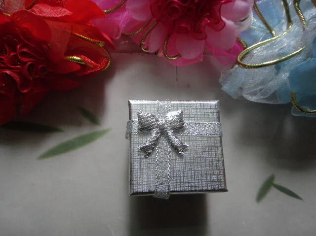 Paper Ring Boxes 24pcs Silver color with Bling Bowknot 4*4*3cm Ring/earring Packaging Boxes ,Free Shipping
Paper Ring Boxes 24pcs Silver color with Bling Bowknot 4*4*3cm Ring/earring Packaging Boxes ,Free Shipping