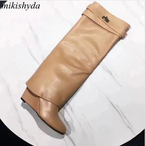 New stylish Winter knee high boots Women wedge heel shark lock Strap fold point toe ladies knight Layer boots
New stylish Winter knee high boots Women wedge heel shark lock Strap fold point toe ladies knight Layer boots