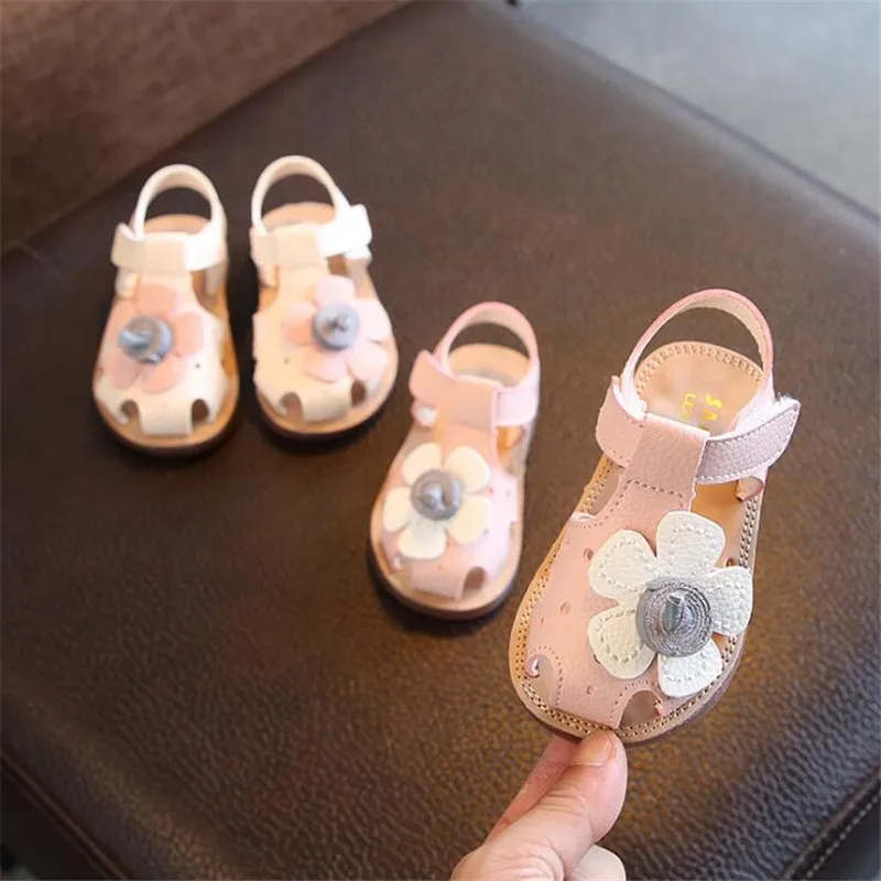 2019 summer new soft bottom baby sandals girls beautiful flowers princess shoes Baotou children sandals girls 1-6 years old
2019 summer new soft bottom baby sandals girls beautiful flowers princess shoes Baotou children sandals girls 1-6 years old