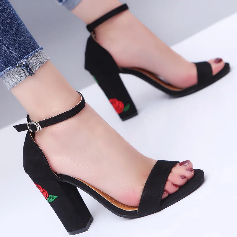 Women's Sandals Flock Summer Square heel Solid color Embroidery Thick heel Buckle Round head Woman shoes
Women's Sandals Flock Summer Square heel Solid color Embroidery Thick heel Buckle Round head Woman shoes