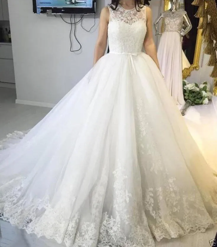 Plus Size Vestido De Noiva Muslim Wedding Dresses Ball Gown Tulle Lace Appliques Vintage Dubai Arabic Wedding Gown Bridal
Plus Size Vestido De Noiva Muslim Wedding Dresses Ball Gown Tulle Lace Appliques Vintage Dubai Arabic Wedding Gown Bridal