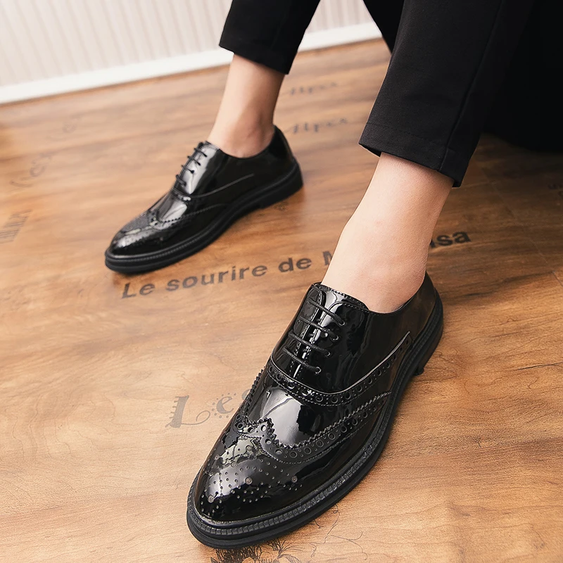 Fashion men's shoes casual leather male classic brown and black lace up shoe man comfortable party brogue shoes for men hot sale
Fashion men's shoes casual leather male classic brown and black lace up shoe man comfortable party brogue shoes for men hot sale