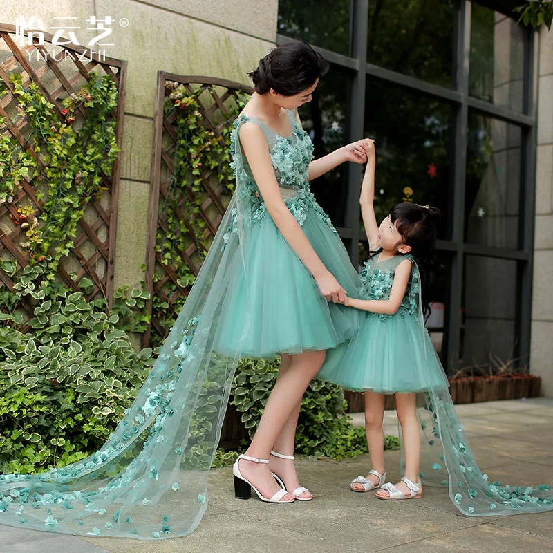 Mommy and Me Mother Daughter Wedding Dress Floor Length Flower Girl Dress with Appliques family Evening Mother Daughter Clothes
Mommy and Me Mother Daughter Wedding Dress Floor Length Flower Girl Dress with Appliques family Evening Mother Daughter Clothes