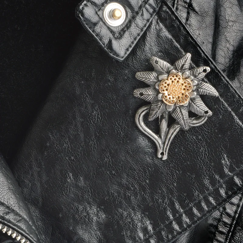 German Army ELITE Edelweiss Mountain Troops Ancient Simple color Flower brooches Badges for Hats Jackets Accessories For Women
German Army ELITE Edelweiss Mountain Troops Ancient Simple color Flower brooches Badges for Hats Jackets Accessories For Women
