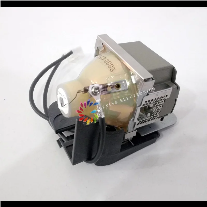Новая Оригинальная Лампа для проектора 5J.J2C01.001 для MP611/MP611c/MP620c/MP721/MP721c
Новая Оригинальная Лампа для проектора 5J.J2C01.001 для MP611/MP611c/MP620c/MP721/MP721c