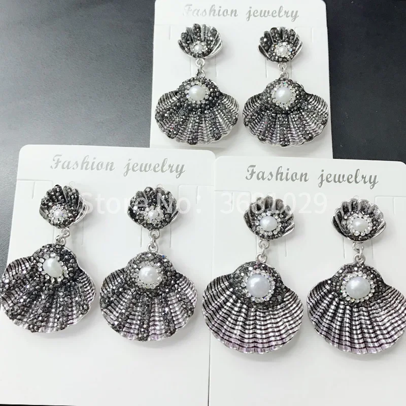 Retro fan shaped ear nail girl's style of simple personalized geometric anti-allergy earrings small accessories
Retro fan shaped ear nail girl's style of simple personalized geometric anti-allergy earrings small accessories