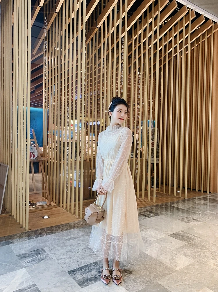Luxury Elegant Women Dress 2019 Spring New Temperament Knitted Splice Lace Sweet And Lovely Flare Sleeve Gauze Dress
Luxury Elegant Women Dress 2019 Spring New Temperament Knitted Splice Lace Sweet And Lovely Flare Sleeve Gauze Dress