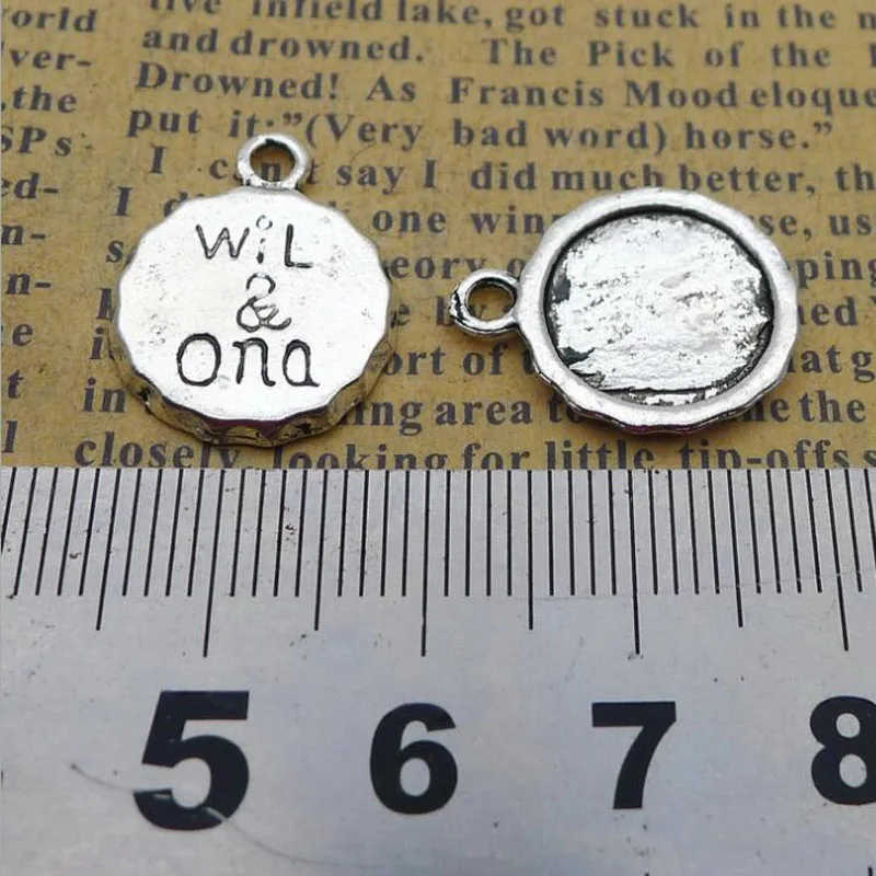 50pcs Antique Silver Plated Bottle Cap With Letter Charms Pendant Bracelet Necklace Jewelry Making DIY Handmade 15x19mm
50pcs Antique Silver Plated Bottle Cap With Letter Charms Pendant Bracelet Necklace Jewelry Making DIY Handmade 15x19mm