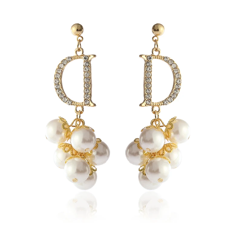 New Luxury Fashion Crystal D Letter Earrings Pearl Drop Earrings for Gilrs Women High Quality Earring
New Luxury Fashion Crystal D Letter Earrings Pearl Drop Earrings for Gilrs Women High Quality Earring