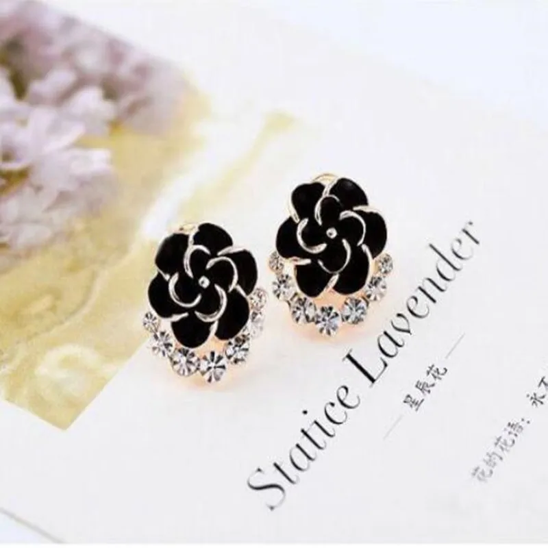 Fashion simple popularcrystalearrings black and white rose petal earrings lady's earrings Free Shipping
Fashion simple popularcrystalearrings black and white rose petal earrings lady's earrings Free Shipping