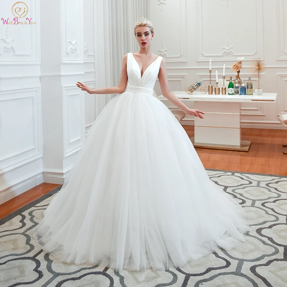 Simple Wedding Dresses Plus Size Ball Gown Waistband Deep V Neck vestidos Sleeveless Tulle Court Train Bride Gown Free Shipping
Simple Wedding Dresses Plus Size Ball Gown Waistband Deep V Neck vestidos Sleeveless Tulle Court Train Bride Gown Free Shipping
