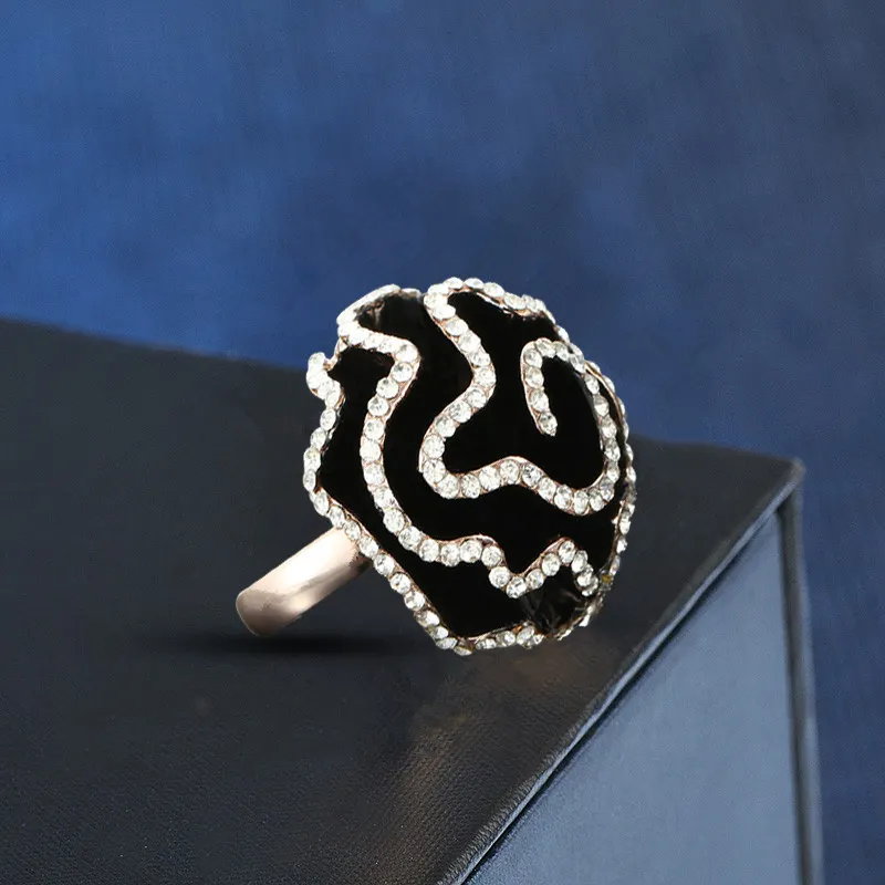 New Arrival Crystal Ring Gold color Camellia Flower With Oil Drip Black Vintage Rings For Women J01985
New Arrival Crystal Ring Gold color Camellia Flower With Oil Drip Black Vintage Rings For Women J01985