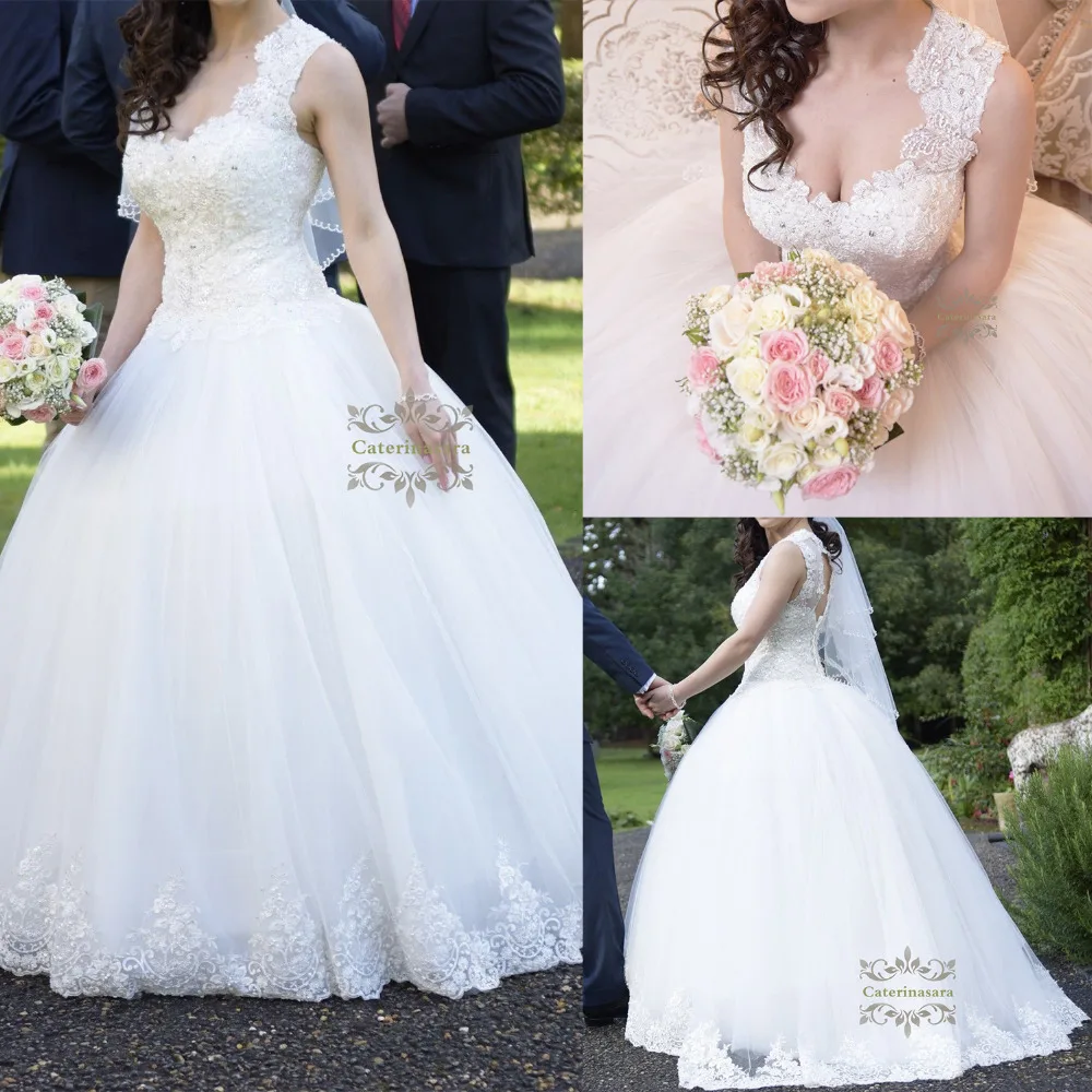 Cap Sleeves Wedding Dresses Ball Gown Bride Gowns with Lace Appliques Crystals for Girls Womens Bridal Party Chapel Train
Cap Sleeves Wedding Dresses Ball Gown Bride Gowns with Lace Appliques Crystals for Girls Womens Bridal Party Chapel Train