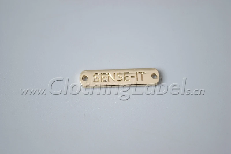 custom metal labels for bag clothing shoes clothing labels in high quality gold color zinc alloy material low MOQ decorations
custom metal labels for bag clothing shoes clothing labels in high quality gold color zinc alloy material low MOQ decorations