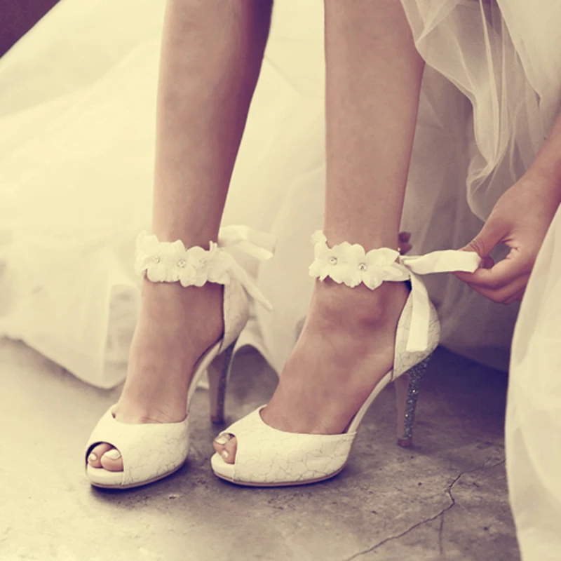 2018 White Lace Wedding Formal Dress Shoes Peep-toe Lady Bridal Party Prom Shoes Women High-heeled Shoes Beautiful Pageant Pumps
2018 White Lace Wedding Formal Dress Shoes Peep-toe Lady Bridal Party Prom Shoes Women High-heeled Shoes Beautiful Pageant Pumps