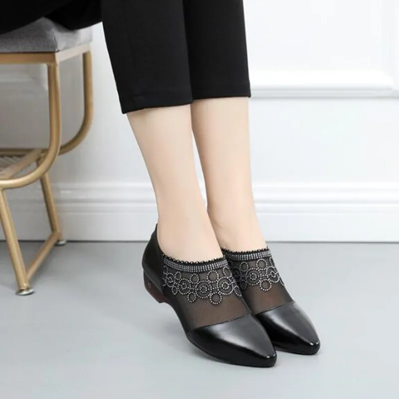 New Pointed Cowhide Mesh Rhinestone Women Shoes Fashion Sandals 2019 Large Size Low Heel Casual Sandals Summer Women Sandals
New Pointed Cowhide Mesh Rhinestone Women Shoes Fashion Sandals 2019 Large Size Low Heel Casual Sandals Summer Women Sandals